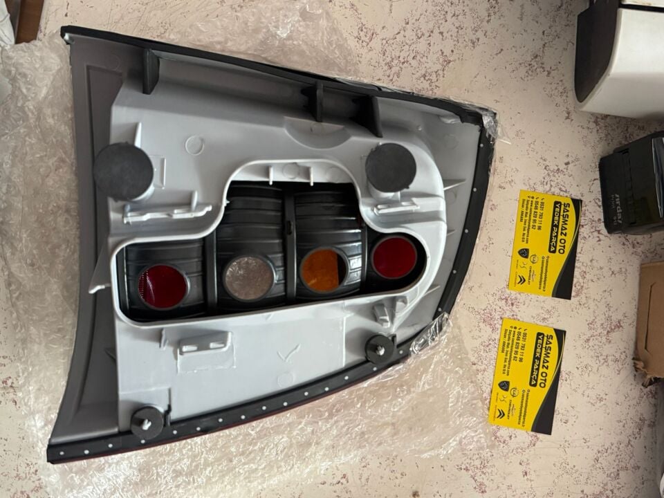Opel Astra G Sedan sağ Stop Lambası Sarı  İthal 6223023
