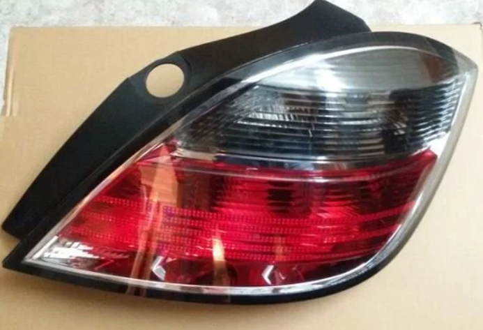 Opel Astra H Sağ Stop Lambası Füme Depo 1222434