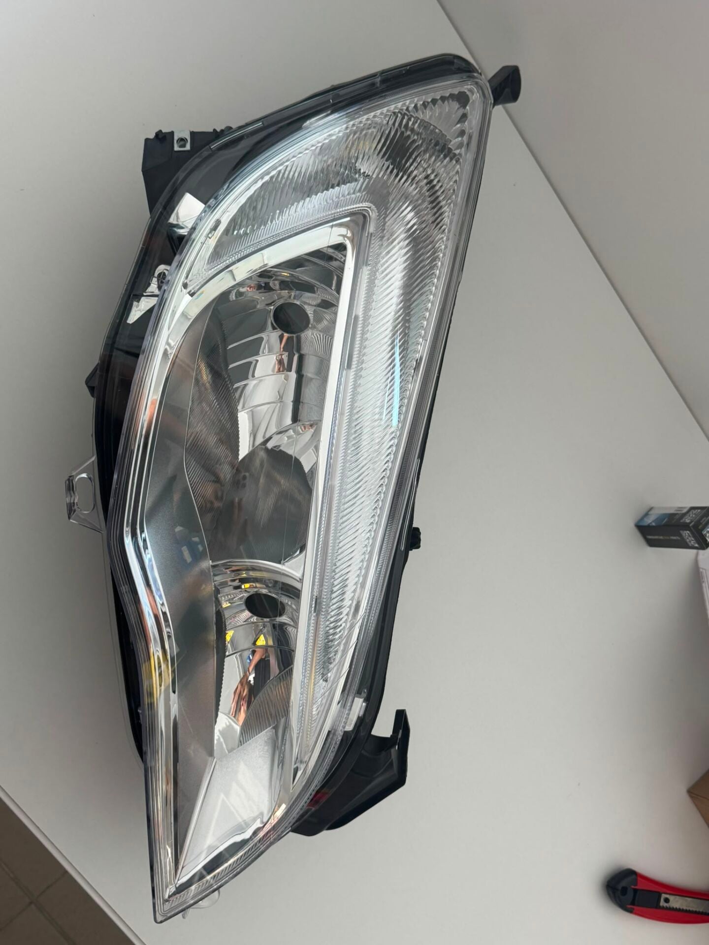 Opel Astra J Sağ Ön Far tyc  Marka 1216182