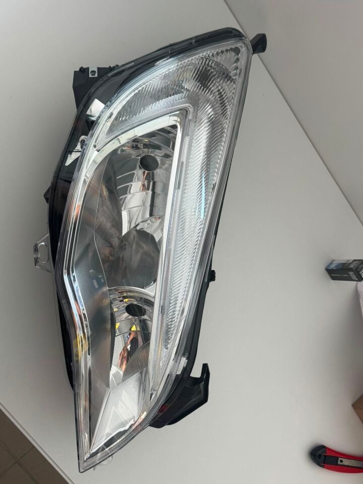 Opel Astra J Sağ Ön Far tyc  Marka 1216182